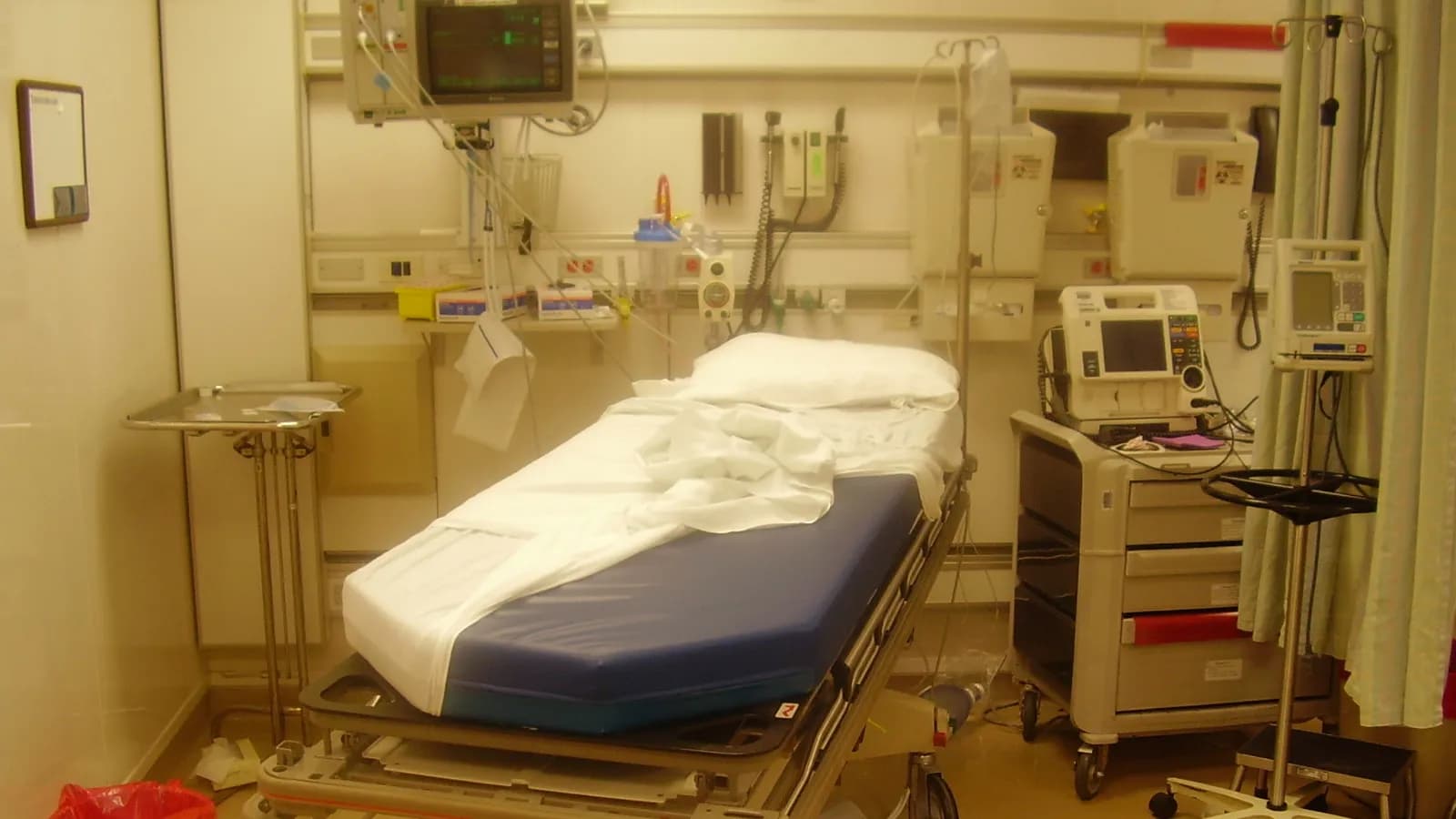 Salle de soins d'un établissement de santé.
