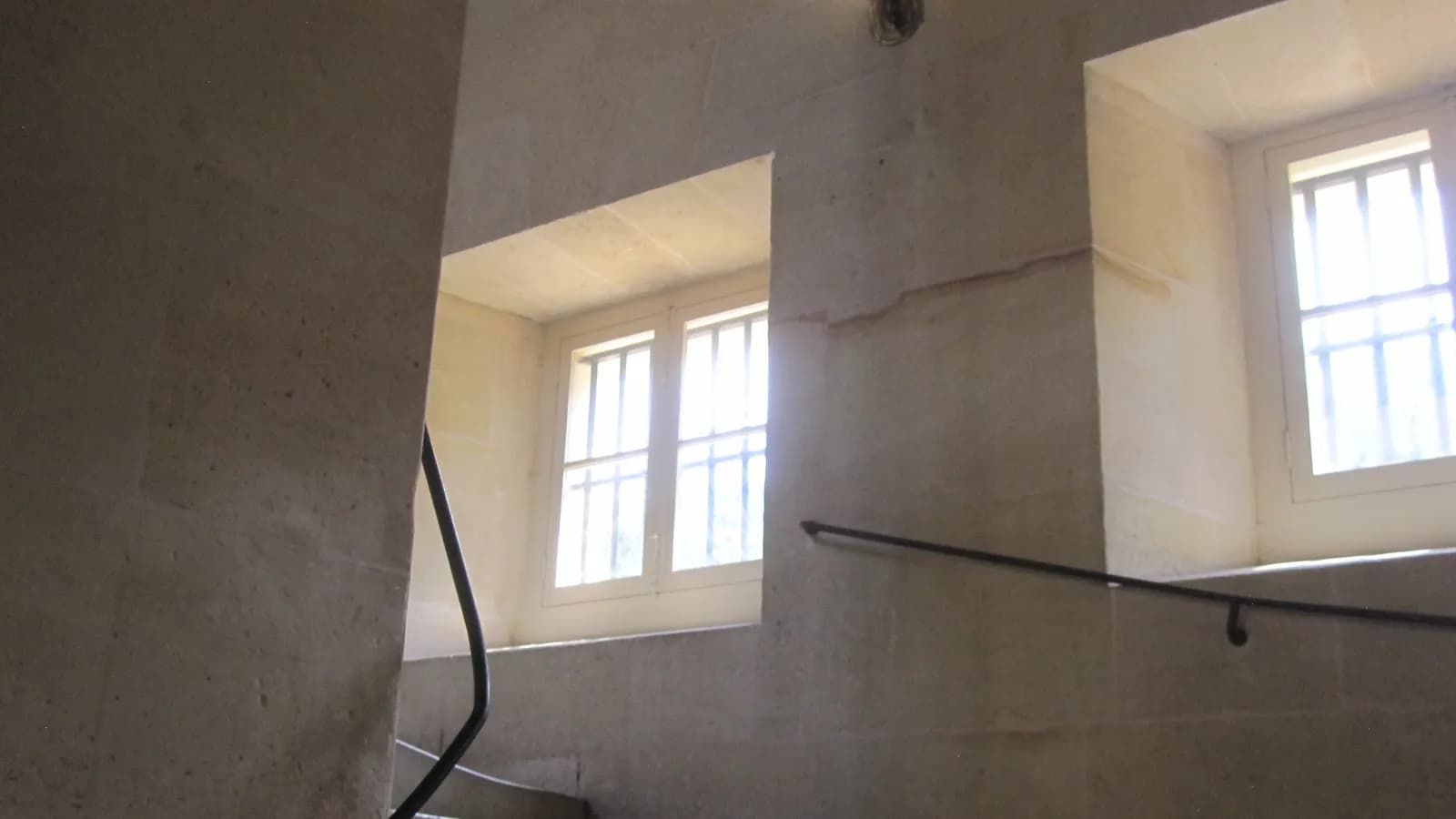 Cage d'escalier.
